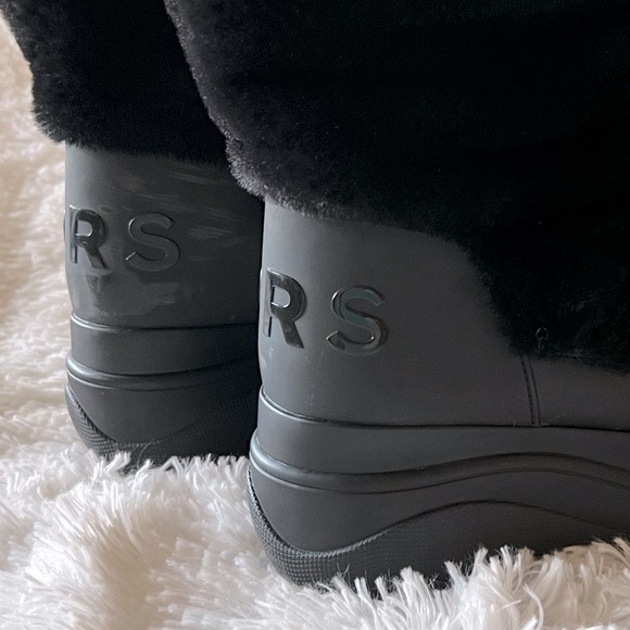 Michael Kors "Gamma" faux fur platform boots. Size 8. Tried on, worn indoors. - Picture 11 of 11